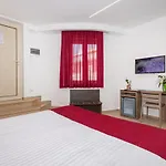 Dipladenia Garden Country Çiftlik konaklama Mascali