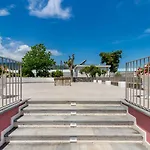 Çiftlik konaklama Dipladenia Garden Country *