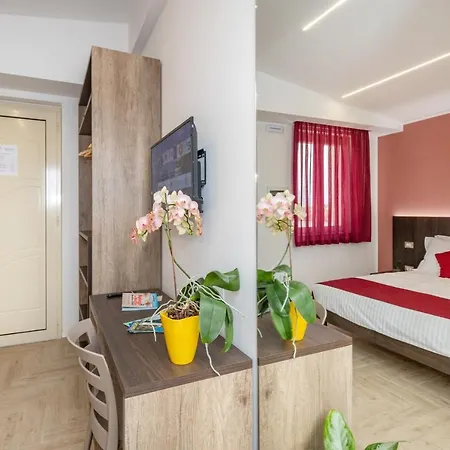 Gospodarstwo agroturystyczne Dipladenia Garden Country *