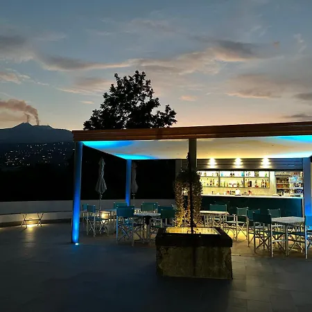 Dipladenia Garden Country Фермерский дом Маскали